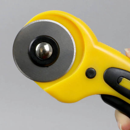 Professionele Rolmes met veiligheidssluiting -Rolmes voor Stof, Leer, Papier, Karton, Vezel - Snijmes – Rolmessen – Rolmes 45 mm