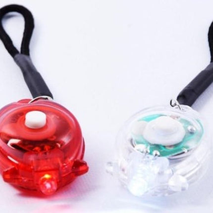 Lot de 2 éclairages de vélo rouges et transparents avec 2 piles CR2016 et 1 pile CR2032 - Vélos et accessoires