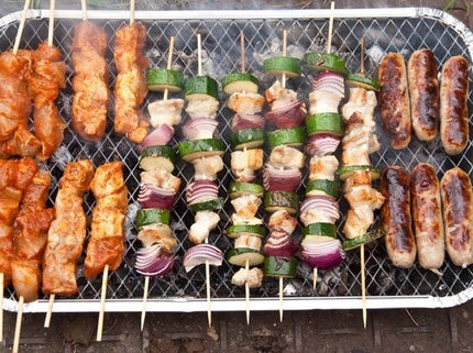 3 Stuks |Instant Picnic wegwerp BBQ| voor 12 personen | Wegwerp - Buiten barbecue - Tafel - Rooster - Balkon - Picknick - Barbecue accessoires |wegwerpbarbecue |Grill - Barbecue kopen - Barbecuen - Barbecue saus-1200g 