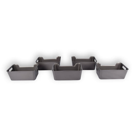 Vijf Stijlvolle Grijze Opbergmanden Van Plastic: Compact, Lichtgewicht En Met Een Inhoud Van 1 Liter Per Mand. Perfect Formaat: 17,5cm x 27cm x 11cm.