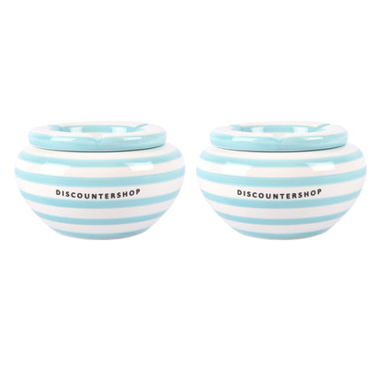 Set van twee asbakken geschikt voor tafel- en auto-gebruik - Perfect cadeau voor rokers - Breedte 14cm - Hoogte 7.5cm - Geschikt voor binnen- en buitengebruik.
