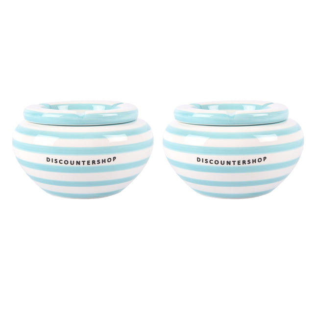 Set van twee asbakken geschikt voor tafel- en auto-gebruik - Perfect cadeau voor rokers - Breedte 14cm - Hoogte 7.5cm - Geschikt voor binnen- en buitengebruik.