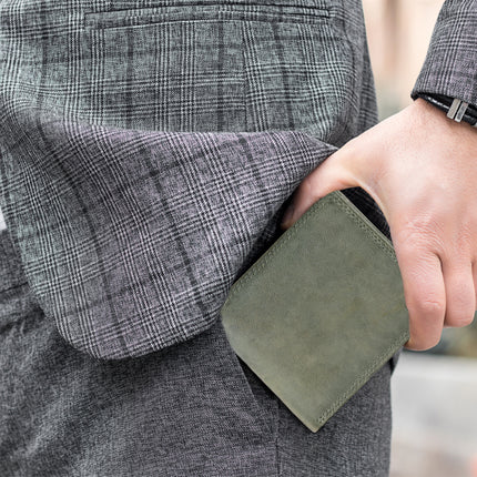 De Portemonnee Die Je Essentials Dichtbij Houdt | 9.5cm x 2.5cm x 11cm | Olive Leer | 6 Pasjeshouder | Ruim Biljetvak | Muntvak | RFID | Cadeau voor Hem