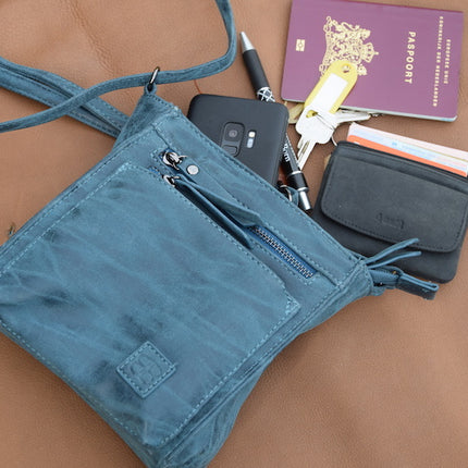 Bicky Bernard Bicky Bernard Schoudertas Donkerblauw met 5 ritsen - tas - tassen - schoudertas dames - handtas - Donkerblauwe schoudertas - schoudertas meisjes - Bicky Bernard Schoudertas Donkerblauw met 5 ritsen - tas - tassen - schoudertas dames - handta