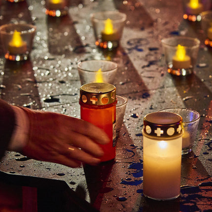 2 stuks Herdenkingskaars - Kaars - Witte kaars kopen - Herdenkingskaarsen - Glas - Witte kaars in glas - Kaarshouder - Herdenkingskaarsje - Hartje - Rood - kaars -kaarsen